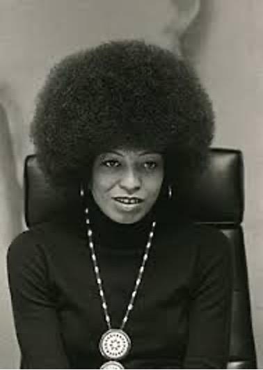 otentik-products-blog-le-mois-des-noirs-2025-Angela Davis 